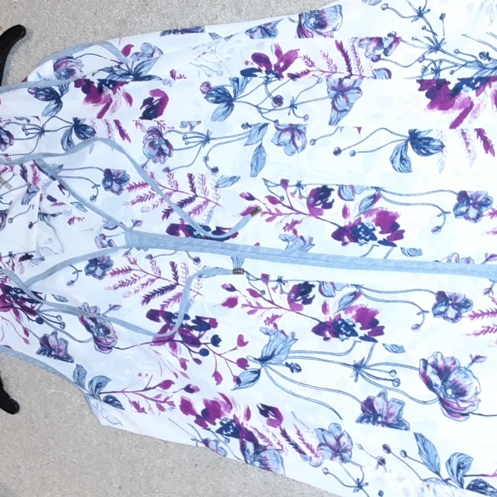 Ivanka Trump cute top x-small